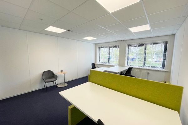 Drie nieuwe kleine kantoorruimtes (22 -30 m2)